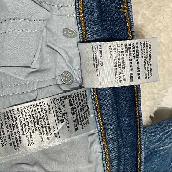 Levi's Wedgie Straight Jeans - Picture 11 of 13